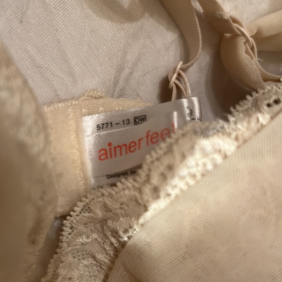 CLOSET CLEAR OUT DAY! Aimer Feel Japanese Bra Sz XS. DISCONTINUED - Picture 6 of 12